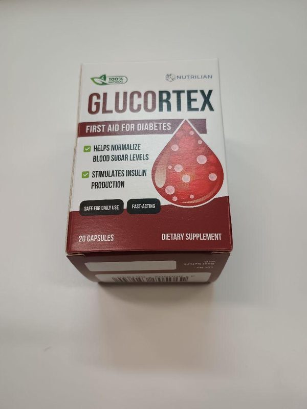 Caja de Glucortex fotografiada sobre la mesa